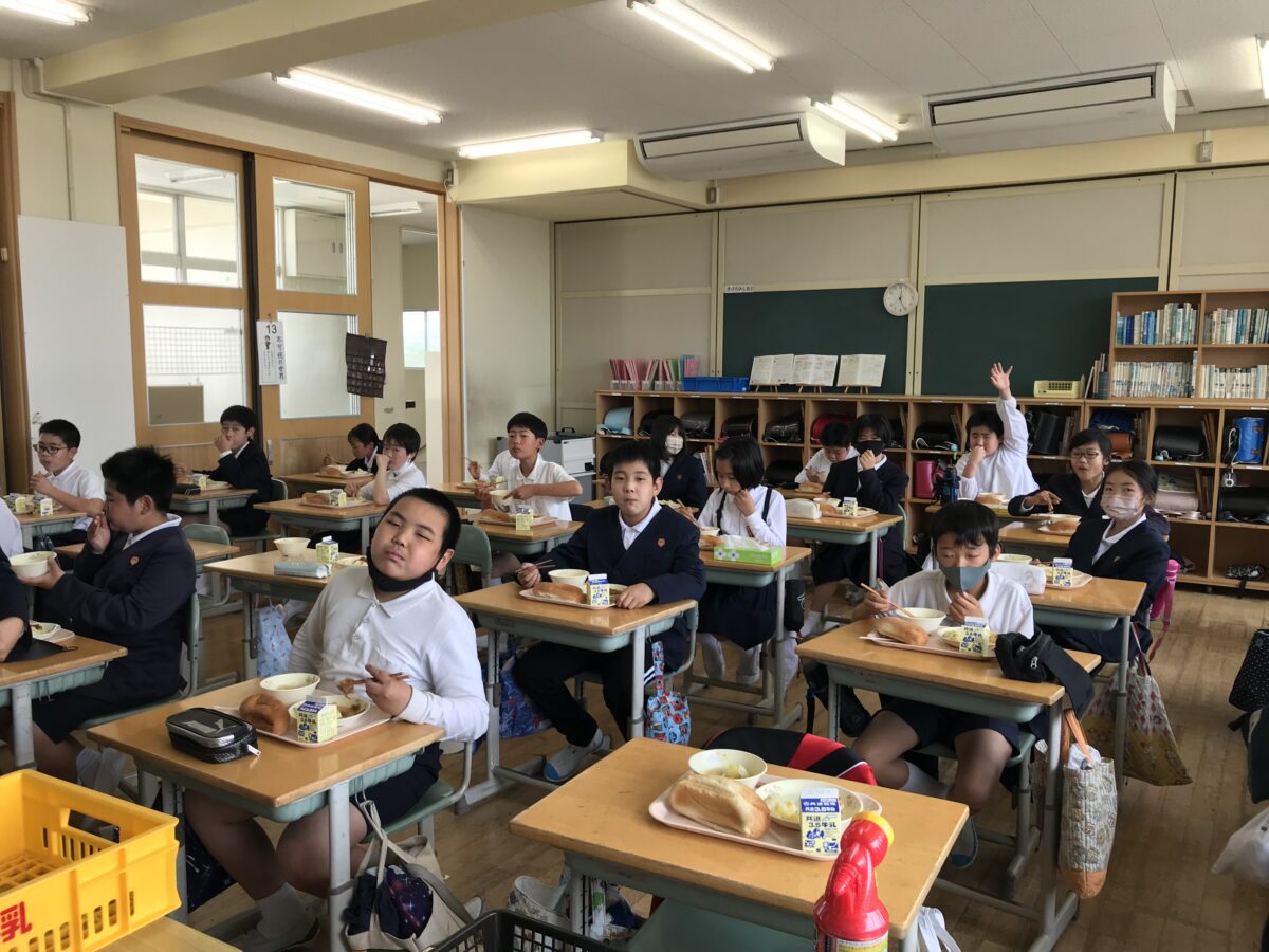 4/13 給食開始 たつの市立半田小学校